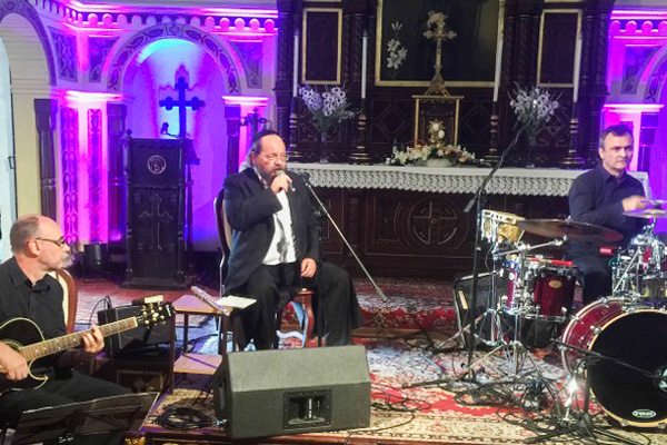 Koncert religijnych pieśni żydowskich w wykonaniu rabina Symchy Kellera z zespołem